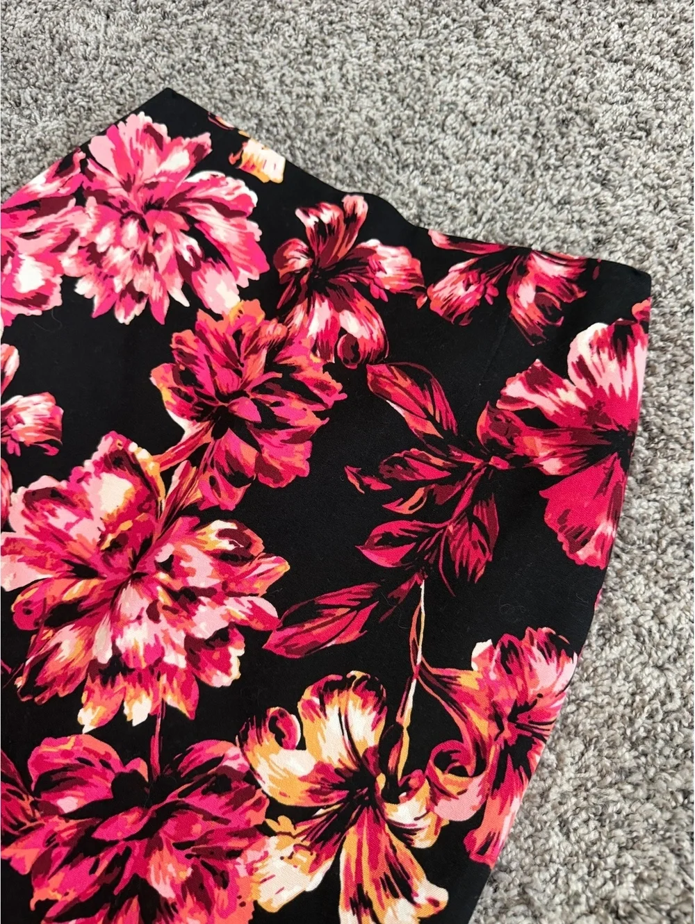 WHBM Pink Floral Cotton Blend Stretch Black Career Pencil Skirt Size 6